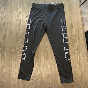 NWOT Guess Black Cropped Capri Leggings Logo Print Size L